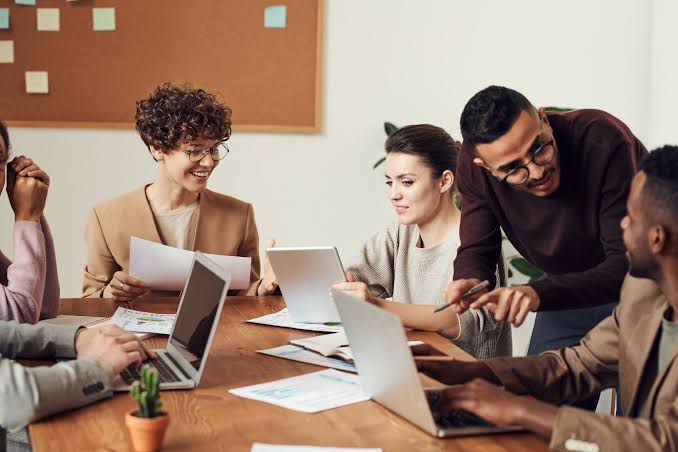 5 Skill yang Dibutuhkan Dunia Kerja di Era AI: Panduan Belajar Skill Baru untuk Pemula